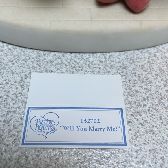 Mickey/Minnie “Will You Marry Me?” Porcelain Figurine - Picture 4 of 9